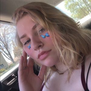 Meet your Posher, Caitlin